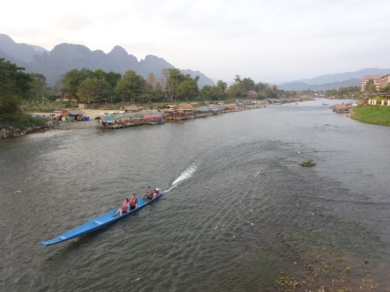 Vang Vieng è (tristemente) nota per le attività lungo il fiume
